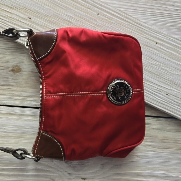 Dooney & Bourke Wayfarer red shoulder bag - Picture 2 of 14